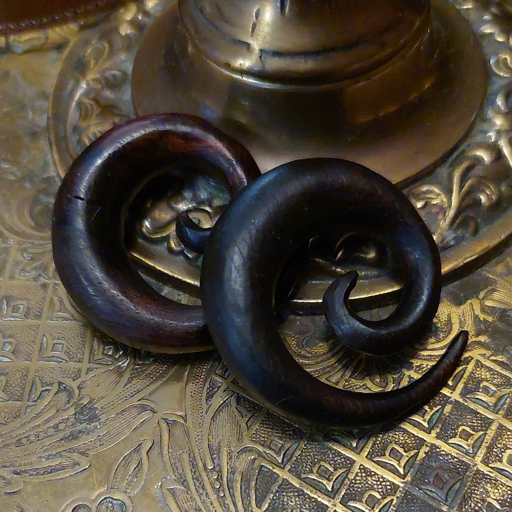 00G Black Areng Wood Spirals